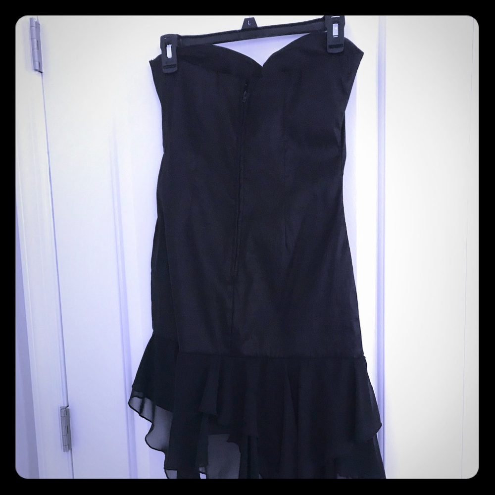 PROM 🖤 Strapless Dress with Ruffle Bottom